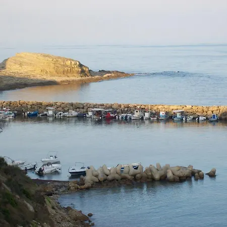 Thomas Bay איוס סטפנוס